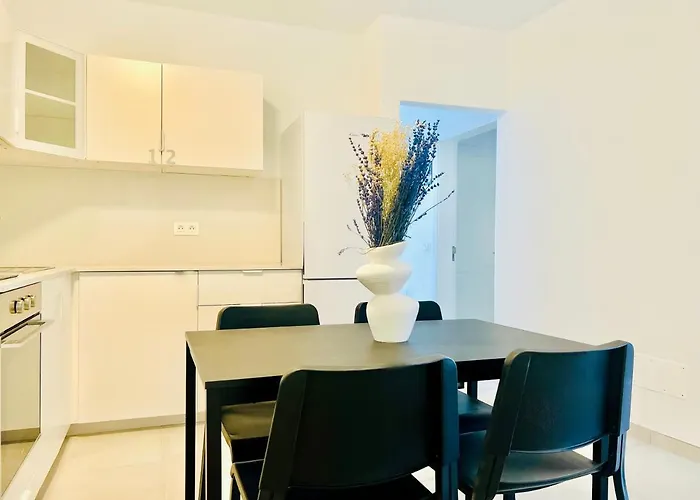 Canaryislandshost L Room