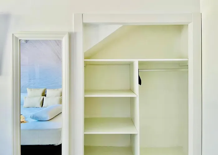 Canaryislandshost L Room