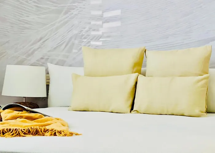 Canaryislandshost L Room
